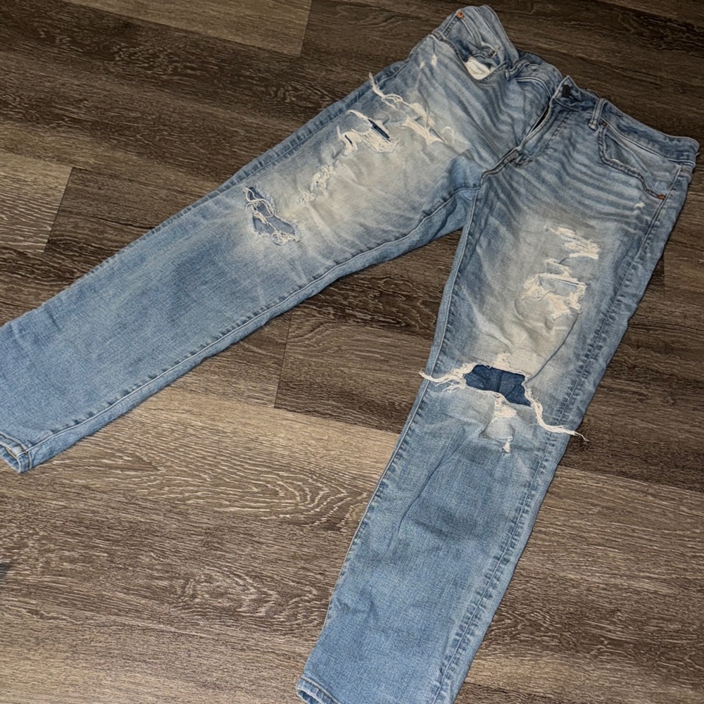 American Eagle Outfitters Light Blue Distressed Skinny Jeans